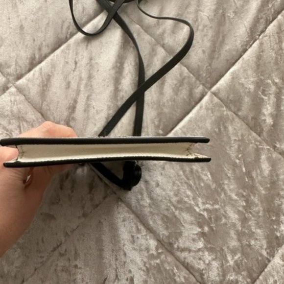 Prada - Picture 3 of 3